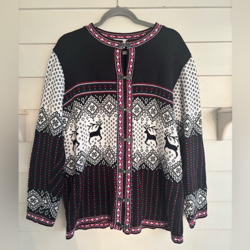 Fair Isle Reindeer Metal Clasp Sweater Women’s Size Medium
